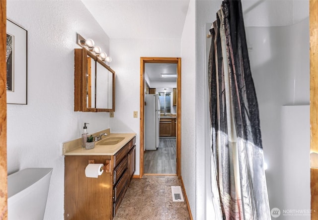 full bathroom with visible vents and vanity