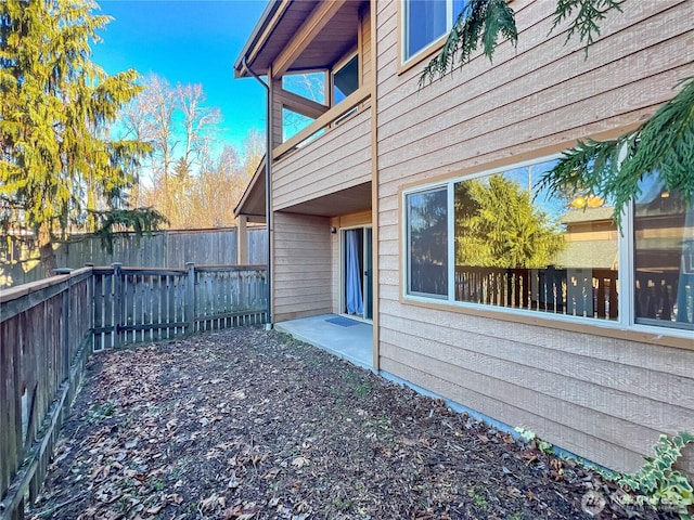 view of yard featuring a patio area