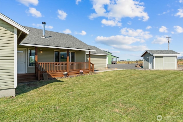 view of yard featuring a shed and an outdoor structure