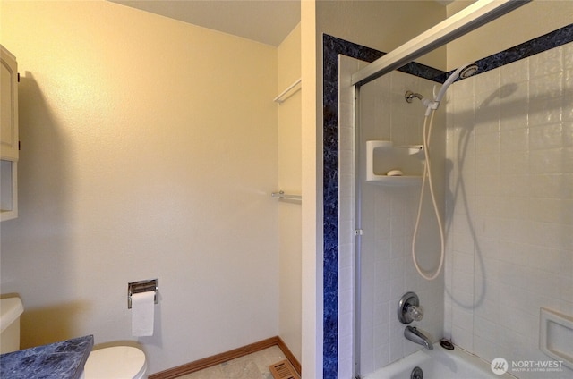 bathroom with tiled shower / bath and toilet