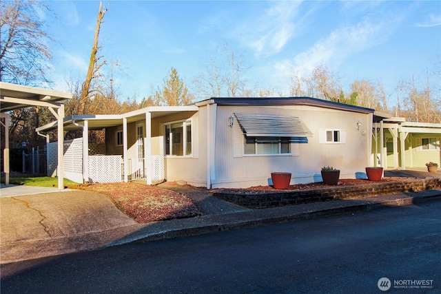 view of front of house featuring a carport