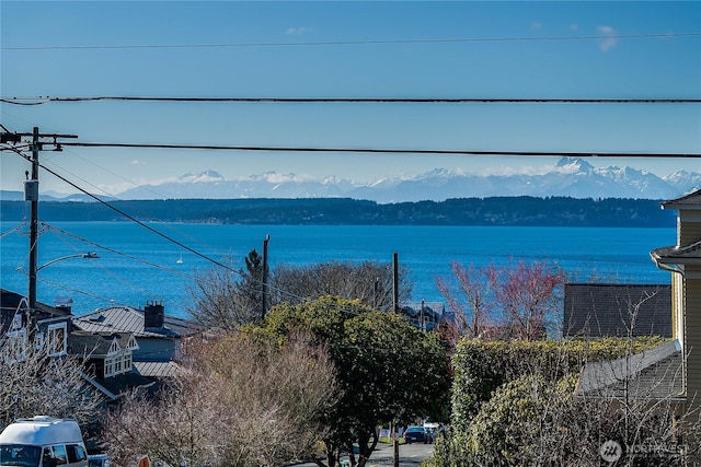 water view with a mountain view