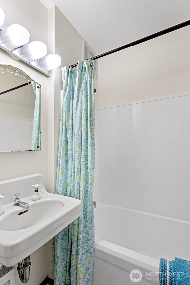 bathroom with shower / tub combo with curtain