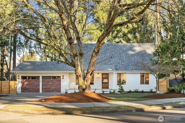 view of front facade featuring a garage