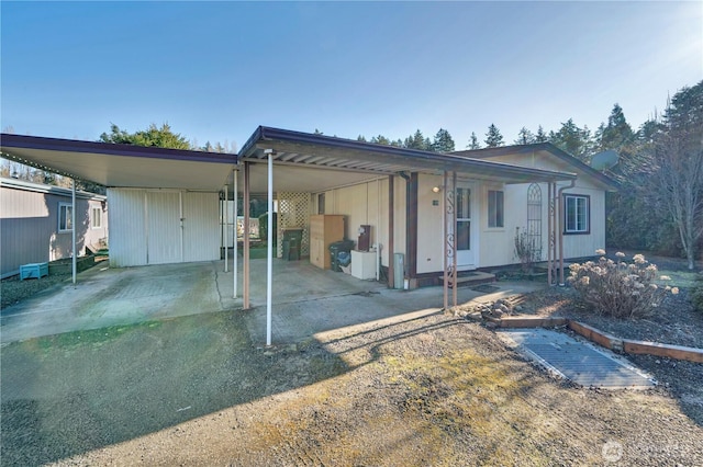 manufactured / mobile home featuring a carport