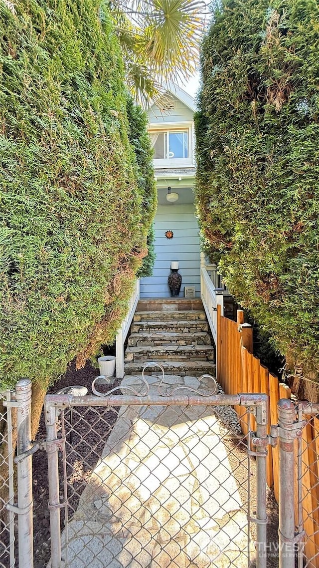 749 S Elmgrove St, Seattle, WA 98108 - photo 2