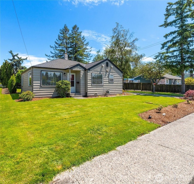 view of front facade with a front yard