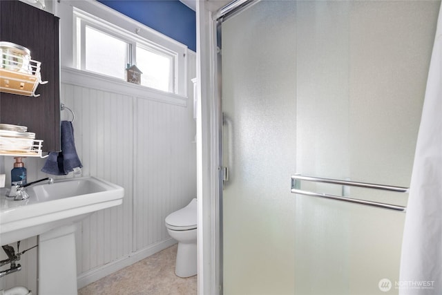 4412 Dyes Inlet Rd NW, Bremerton, WA 98312 - bathroom featuring sink, a shower with shower door, and toilet