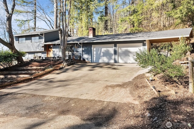 view of front facade featuring a garage