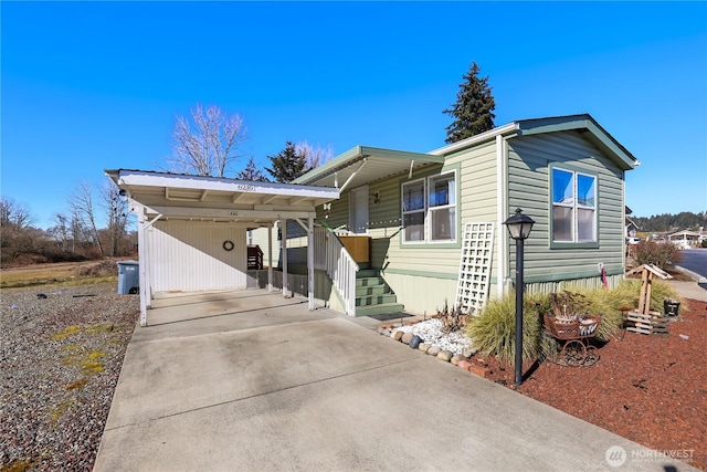 manufactured / mobile home featuring a carport