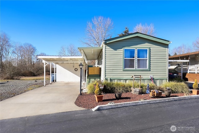 manufactured / mobile home featuring a carport