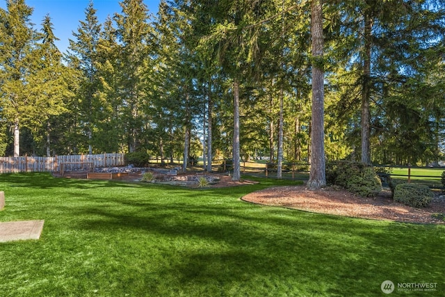 view of yard featuring fence