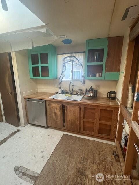 kitchen with sink, dishwasher, and green cabinetry