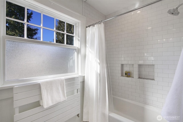 bathroom featuring shower / tub combo