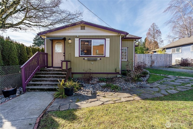 view of front of home with a front lawn