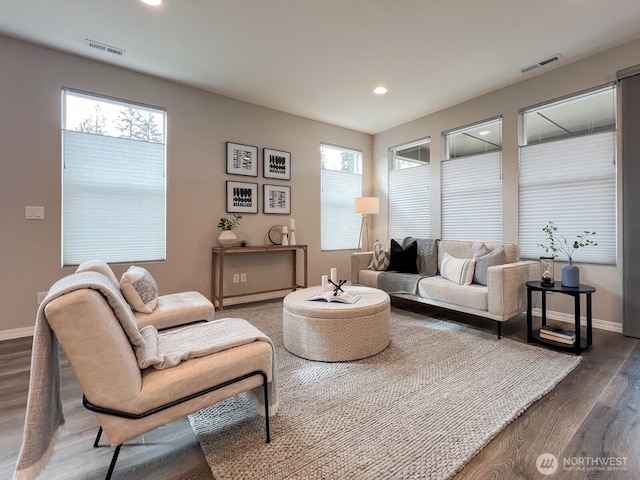 living room featuring dark wood-style floors, recessed lighting, visible vents, and baseboards