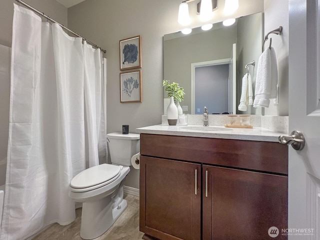 full bath featuring a shower with shower curtain, vanity, and toilet