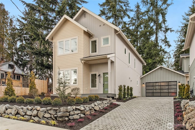 view of front facade featuring fence and a garage