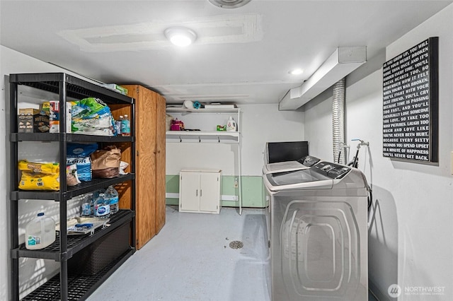 404 N Maple St, Colville, WA 99114 - laundry room featuring separate washer and dryer