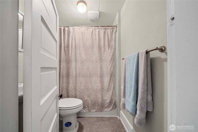 full bath featuring a shower with curtain and toilet