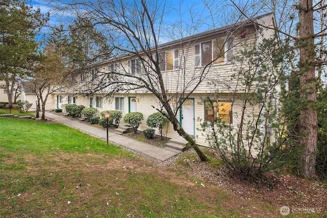 view of front of property with a front yard