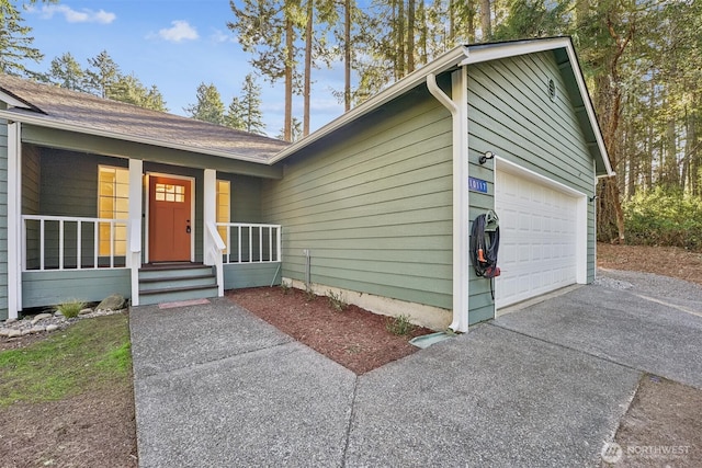 view of front facade featuring a garage