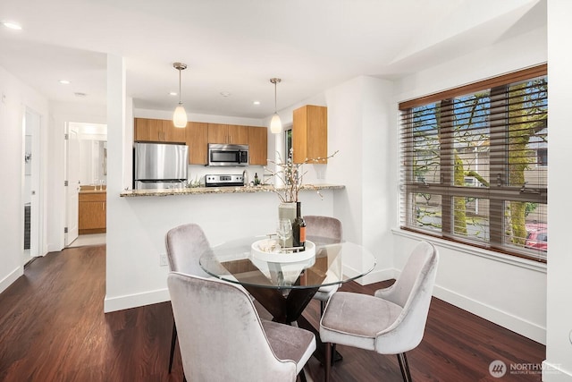 dining room featuring dark wood-style floors, visible vents, baseboards, and recessed lighting