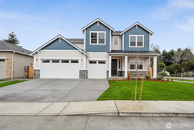 craftsman inspired home with a front lawn and a porch