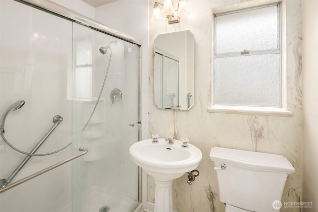 full bathroom featuring a shower stall and toilet