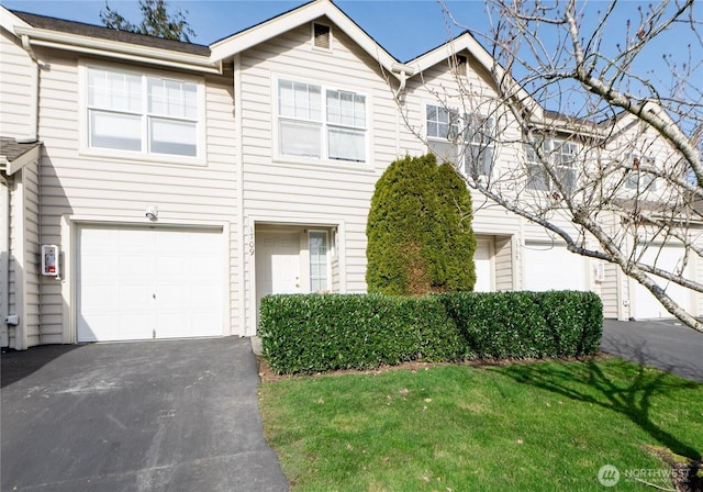 view of front facade featuring a garage and a front yard