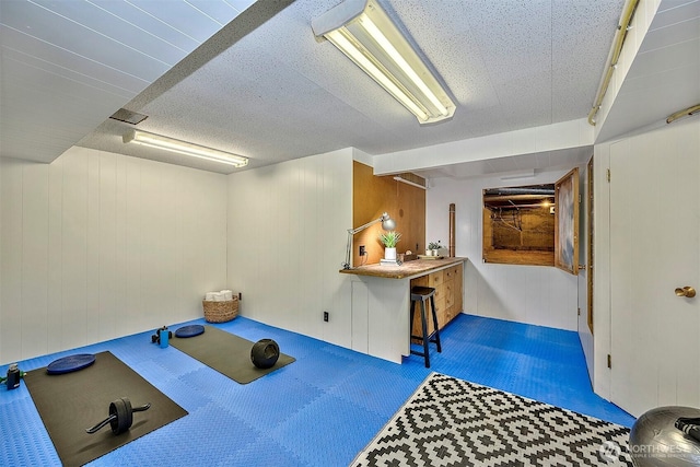 workout room featuring carpet