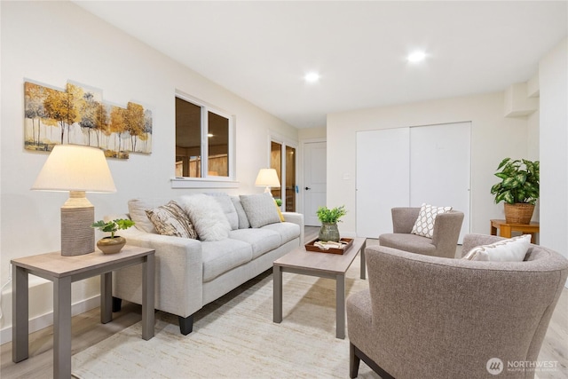 living area featuring light wood-style floors, recessed lighting, and baseboards