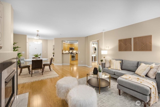 living area with light wood-style flooring and baseboards