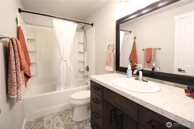 full bathroom with shower / bath combo with shower curtain, vanity, and toilet