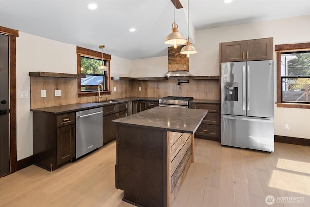 kitchen featuring stainless steel appliances, a kitchen island, a sink, dark countertops, and custom range hood