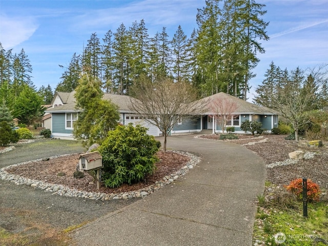 view of front of property with aphalt driveway