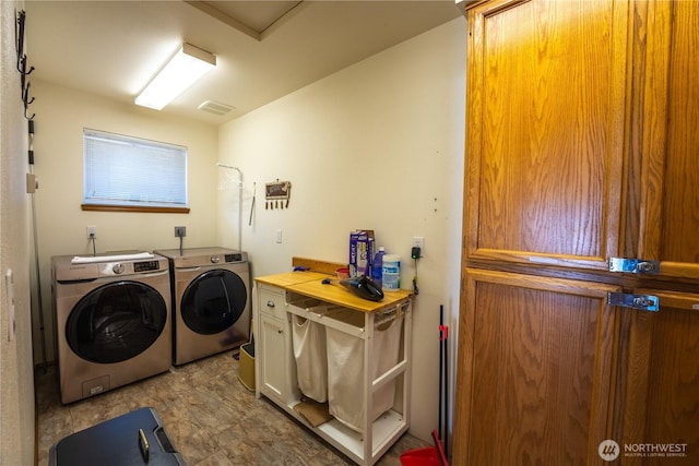 washroom featuring visible vents, independent washer and dryer, and laundry area