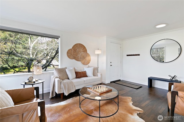 living area featuring crown molding, baseboards, dark wood-style flooring, and recessed lighting