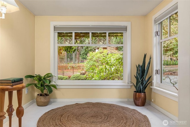 sitting room with baseboards