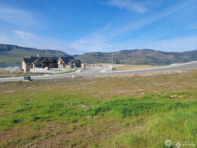 Listing photo 3 for 312 Apple Ave, Chelan WA 98816