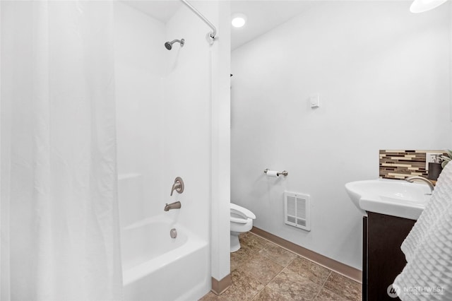 full bathroom with shower / bath combo with shower curtain, vanity, tasteful backsplash, and toilet