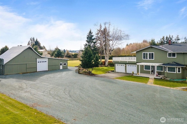 view of front of house featuring a front lawn and a garage