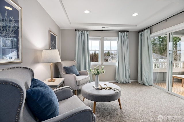 living area featuring visible vents, baseboards, carpet flooring, and recessed lighting