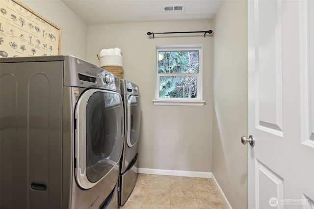 laundry room featuring laundry area, visible vents, independent washer and dryer, and baseboards