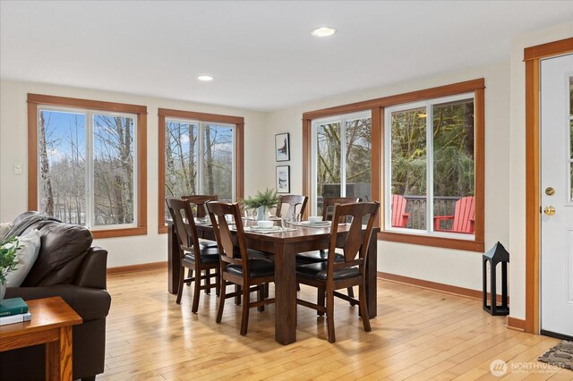 dining room featuring light wood-style floors, baseboards, and recessed lighting