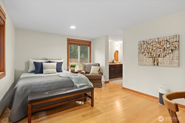 bedroom with light wood-style floors, recessed lighting, ensuite bath, and baseboards