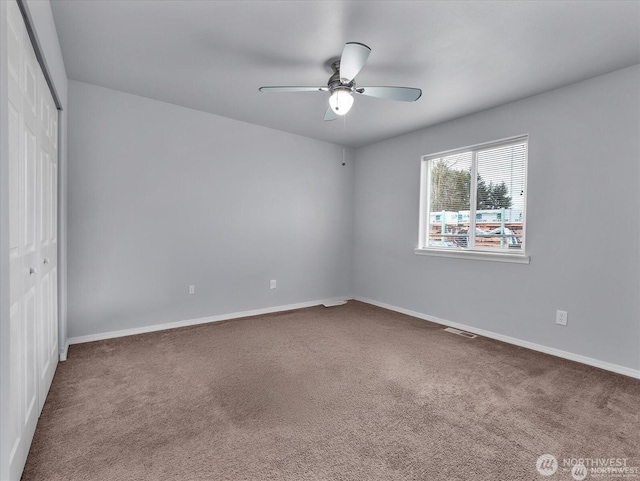 carpeted empty room featuring ceiling fan