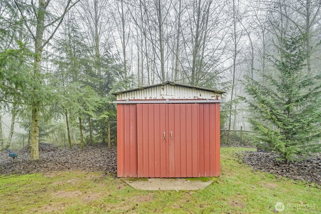 view of outdoor structure featuring a yard