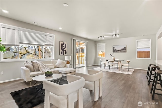 living area with dark wood-style flooring, recessed lighting, and baseboards