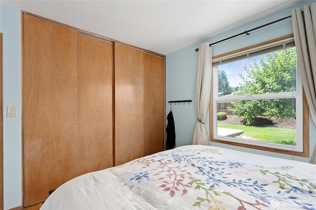 bedroom featuring a textured ceiling and a closet